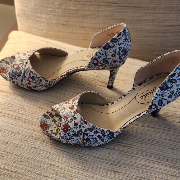 Life Stride Heels - Picture 1 of 4